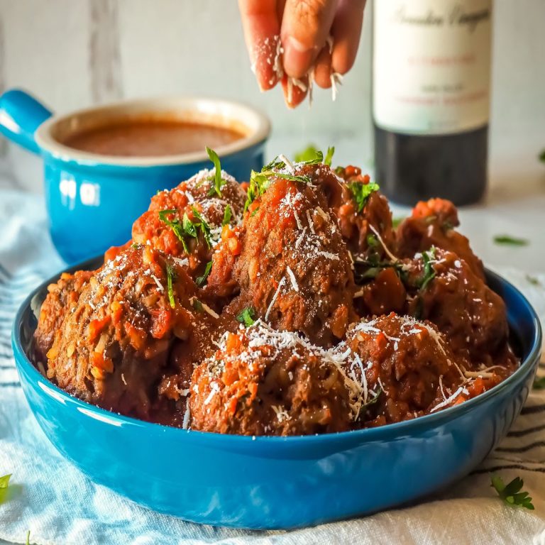 MEATBALLS WITH RICE IN GREEK TOMATO SAUCE – YOUVARLAKIA