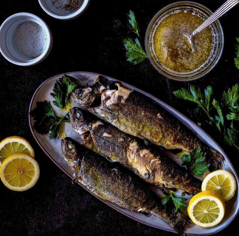 GRILLED TROUT WITH LADOLEMONO